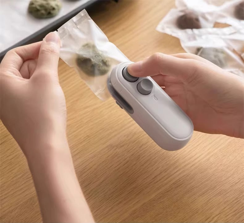 2-in-1 Portable Mini Snack Bag Sealer