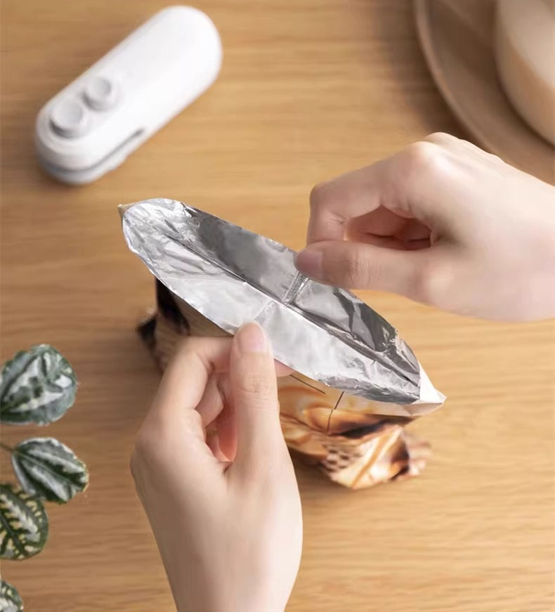 2-in-1 Portable Mini Snack Bag Sealer