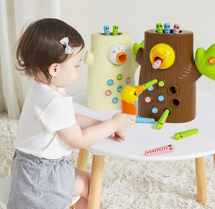 Woodpecker Magnetic Catch and Feed Play Set