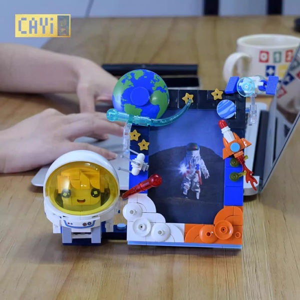Astronaut Photo Frame Building Kit