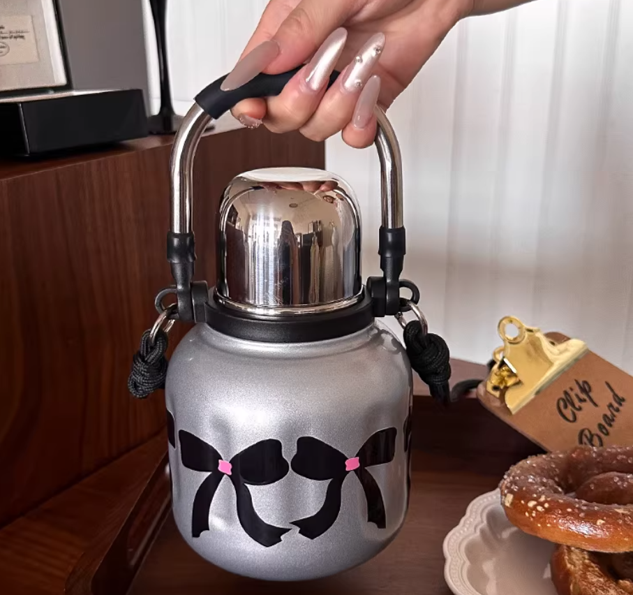 Large Capacity Stainless Steel Insulated Bottle with Handle