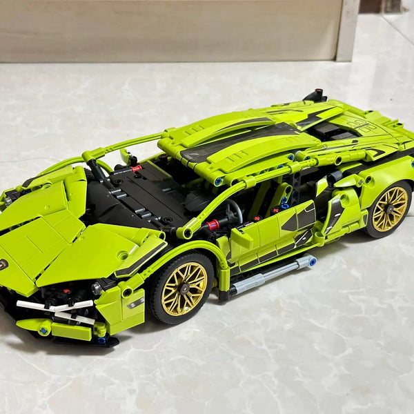 1:14 Scale Black & Gold V12 Supercar Building Kit