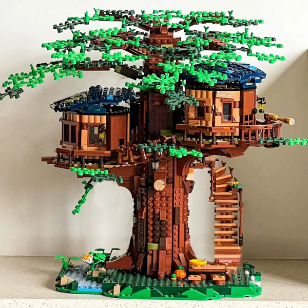 Four Seasons Treehouse Building Kit (5000+ Pieces)