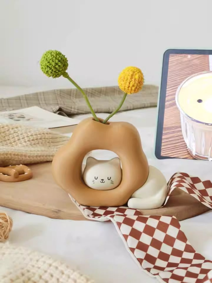 Mischievous Cat Vase and Artificial Flower Ornament