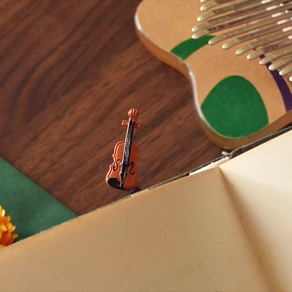 Retractable Violin Musical Bookmark